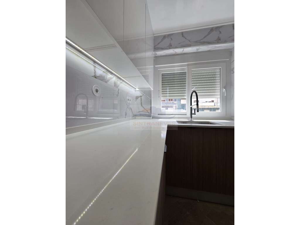 T3 Junto á Urbanização Vila Chã, com 2 WCS e Varandas - Totalmente ...-6