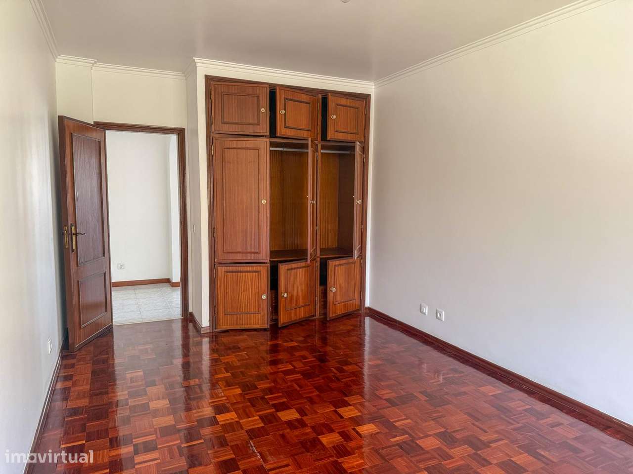 T3 Centro de Queijas, Oeiras. Parqueamento, Arrecadação, Varandas.-9