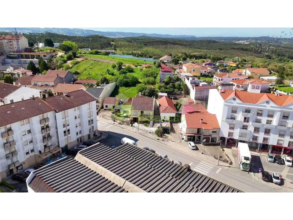 Moradia T3, com Terreno de 1080 m2, no Centro da Vila do Cadaval, c...-47
