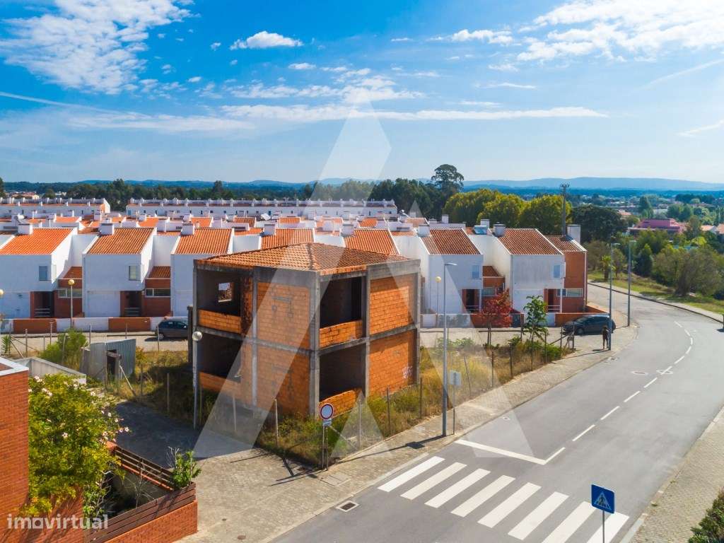 Lote de terreno com Benfeitorias - Zona Escolar Ovar - Grande imagem: 2/25