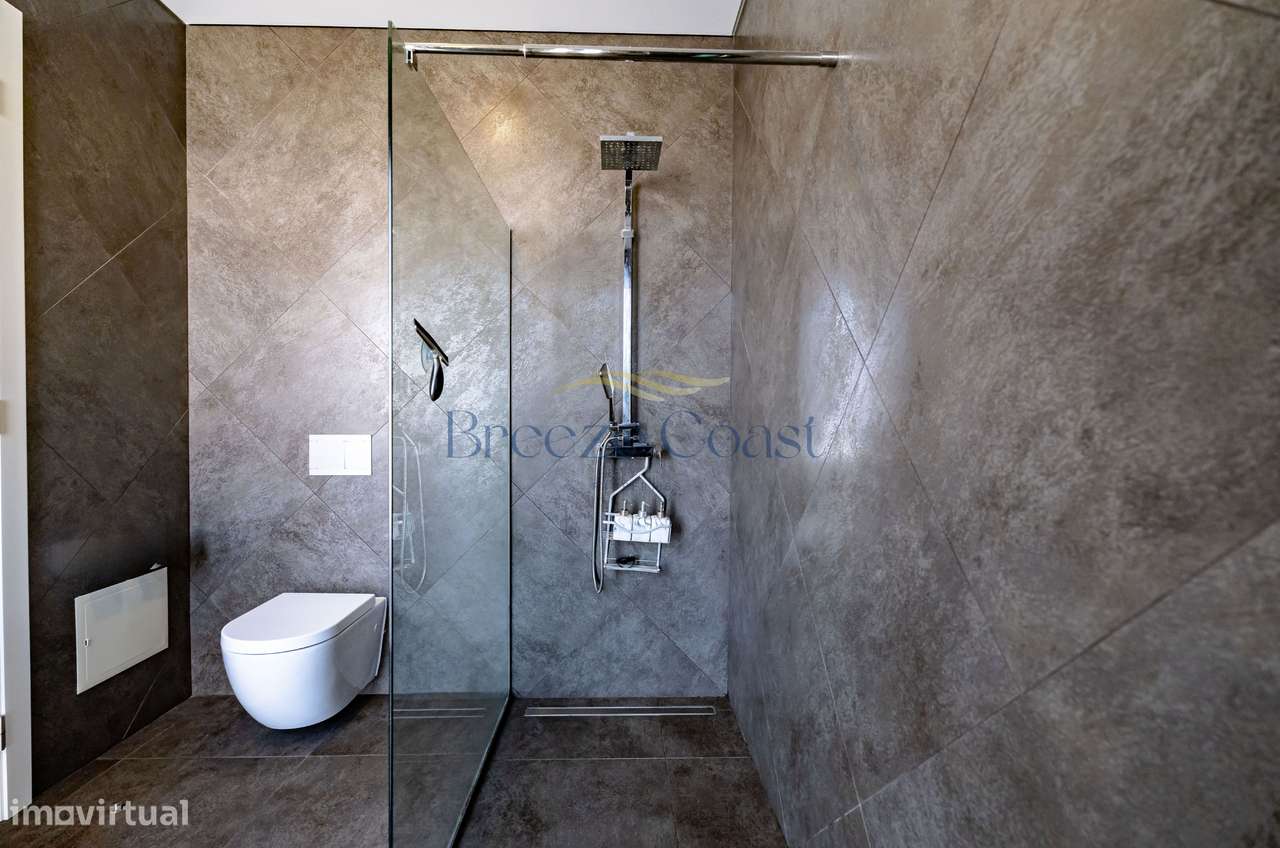 Moradia T4+1 de luxo com elevador-21