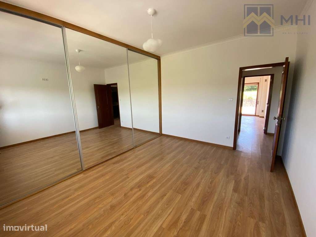 Andar Moradia T2 com Terraço em Valadares a 2 Minutos da Praia-12