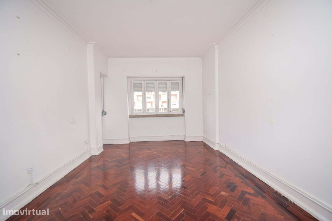 T3 Renovado Áreas Amplas, 2 WC, Terraço Comum emPrédio de Prestígio - Grande imagem: 2/24