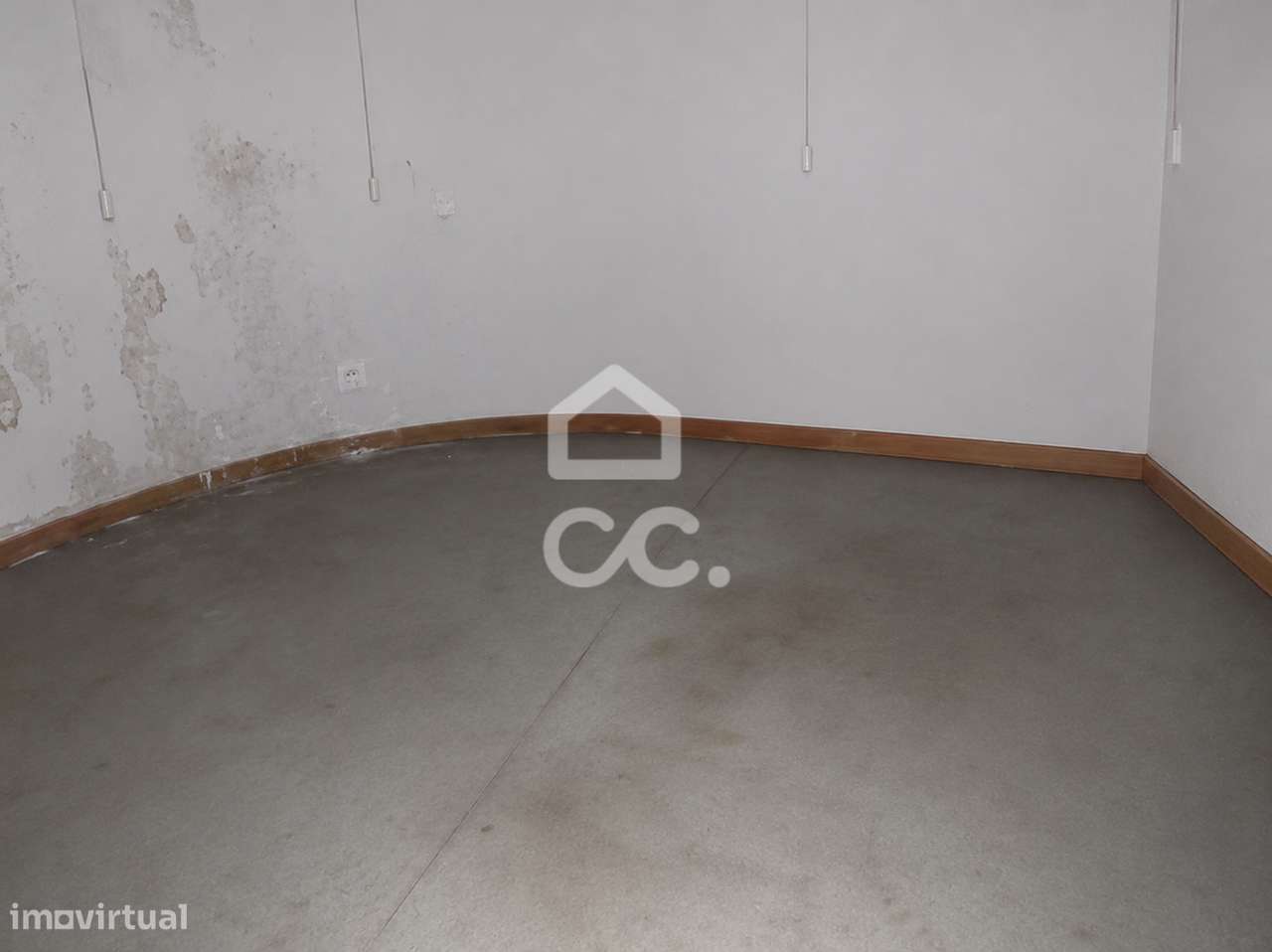 Loja de 2 Pisos com 242 m² em Amiais de Baixo – Santarém-10