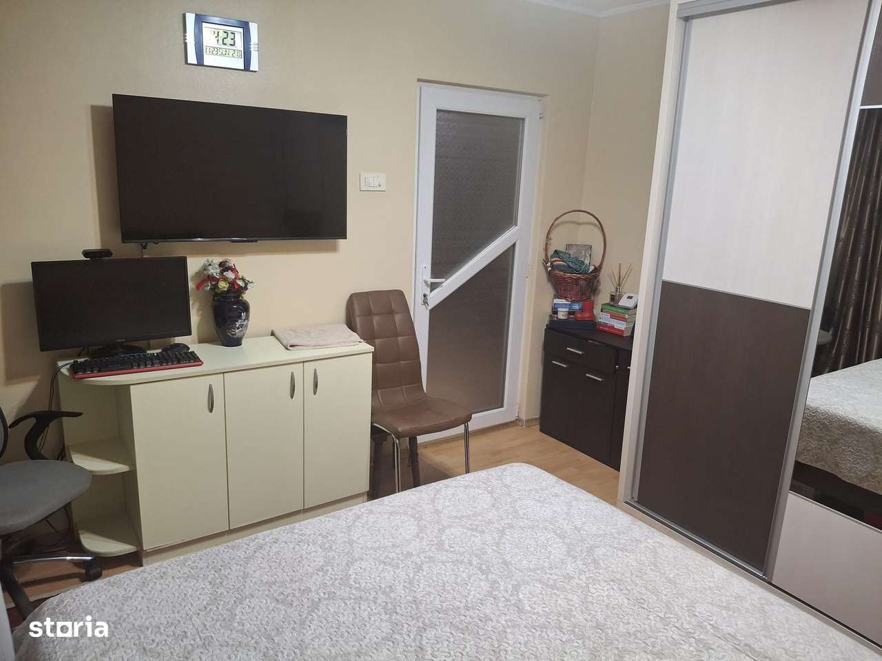 CET , apartament 2 camere decomandate , etaj 1/4 , centrala gaze-0