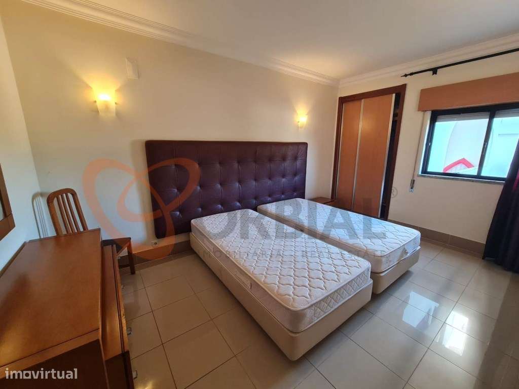 Espaçoso apartamento T1 para venda em Albufeira com piscina-3