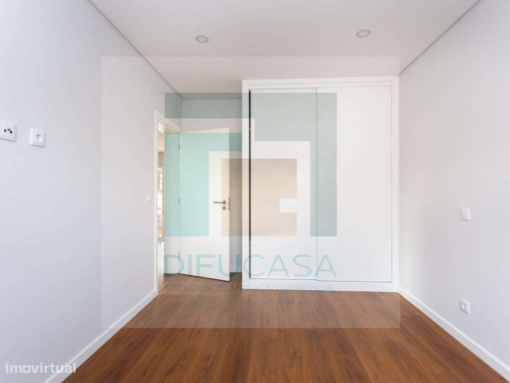 Moradia T3 com 2 Suítes e Pérgula de Estacionamento-8