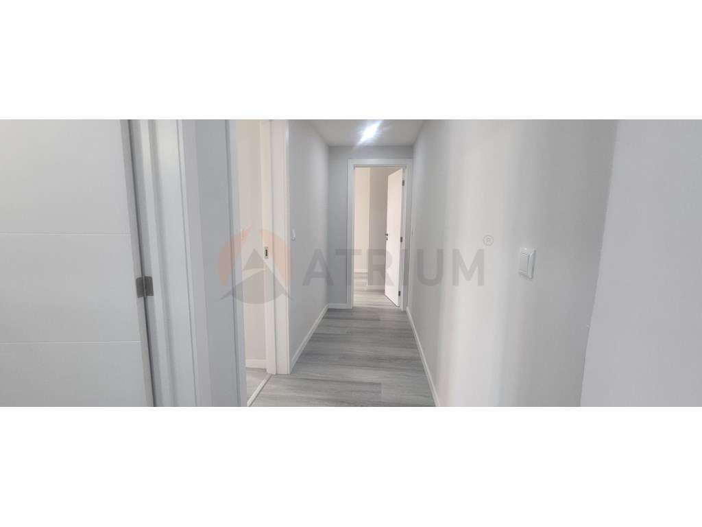 T2 Completamente remodelado em Corroios + Arrecadação.-10