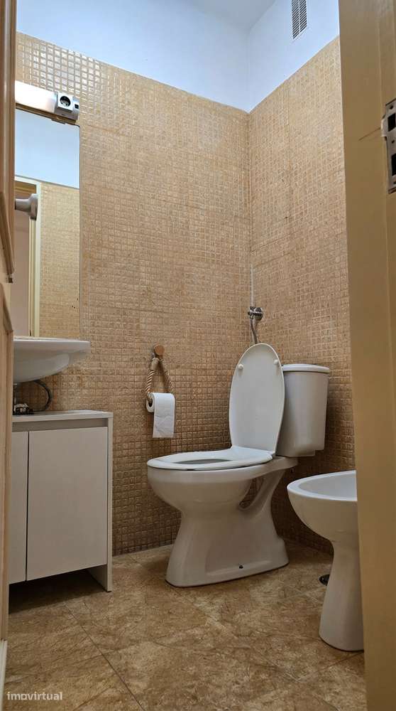 Apartamento T2, recuperado, no centro de Telheiras - Grande imagem: 2/23