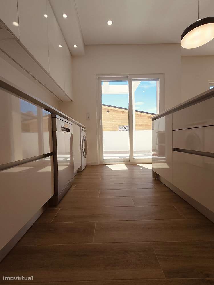 Oferta de 1% do valor de aquisição - Moradia T4 com 1 Suíte-19