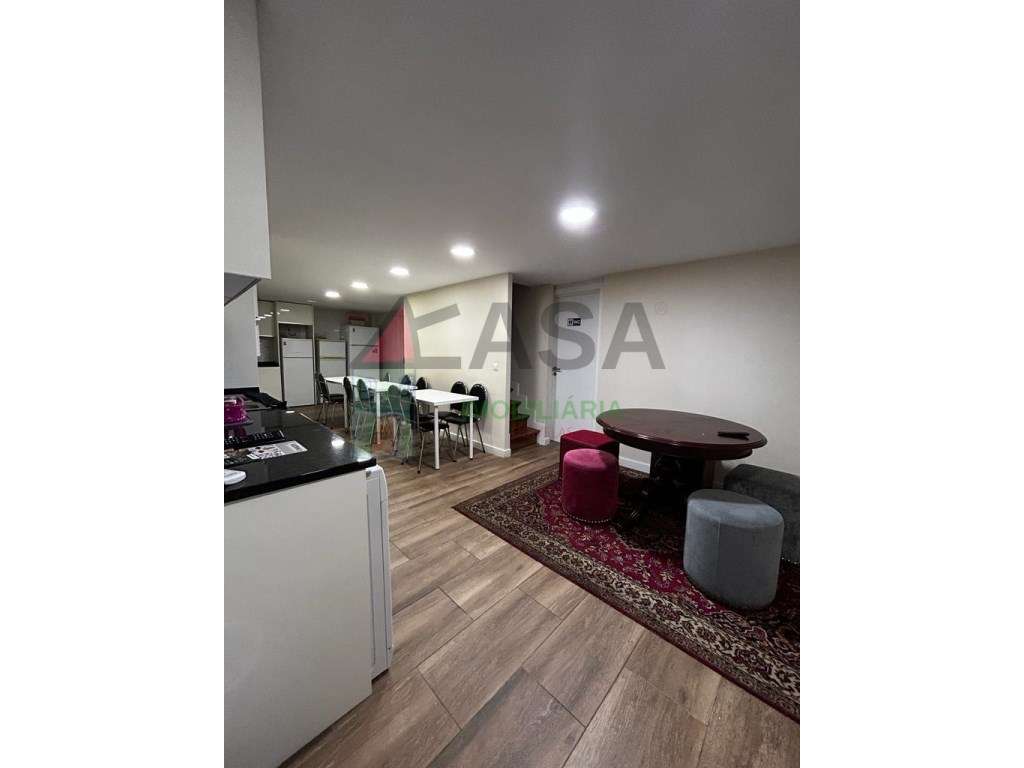 Moradia T15 com Renda Ativa + de €12.000/mês em Famões - Grande imagem: 4/41