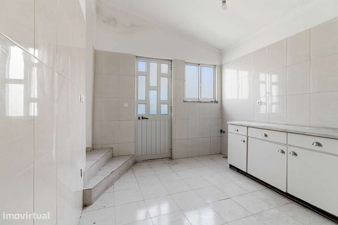 MORADIA T2 C/ LOGRADOURO EM VILA NOVA DA RAINHA-10