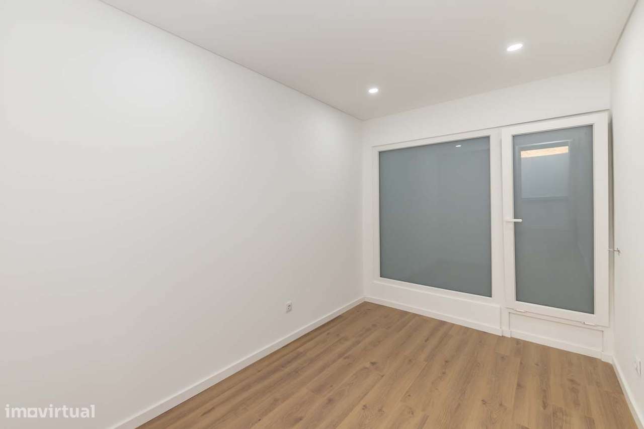 T3 NOVO – Apartamento com Espaço Exterior Único de 500 m² no Seixal-31