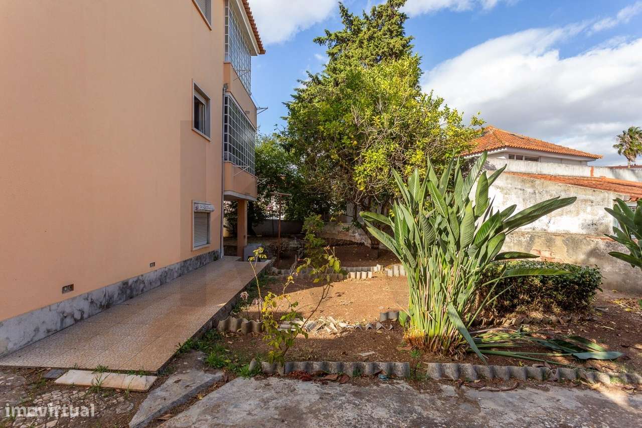 Moradia isolada para (sonhar e) remodelar | 300m2 área | Jardim à volt - Grande imagem: 4/36