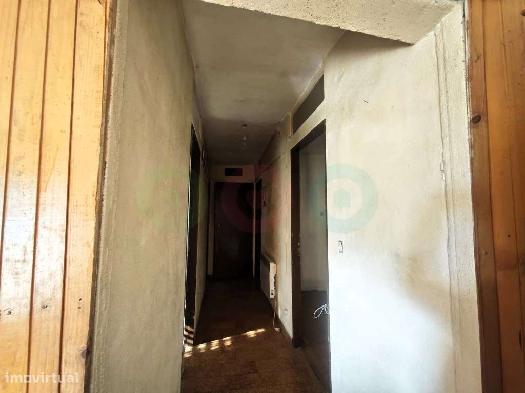 Moradia T3 com terreno em Vilar de Cunhas-10