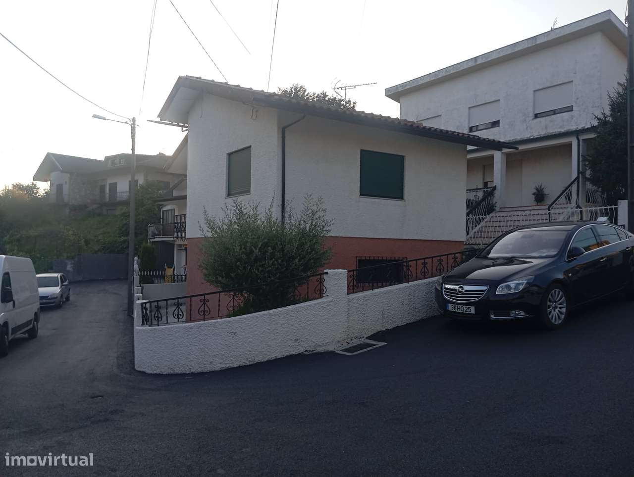 Moradia com jardim e garagem Lugar nobre cidade de Oliveira de Azeméis-2