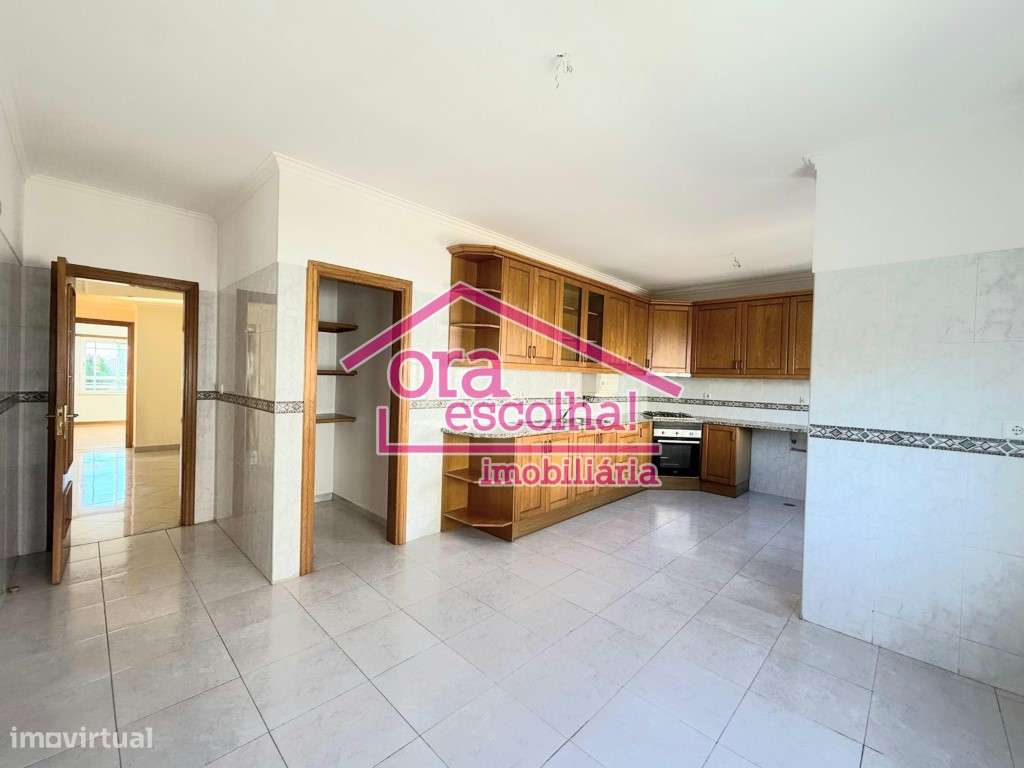 Apartamento T2 com Suíte, PARQUEAMENTO e ARRECADAÇÃO na QUINTA DA F... - Grande imagem: 2/20