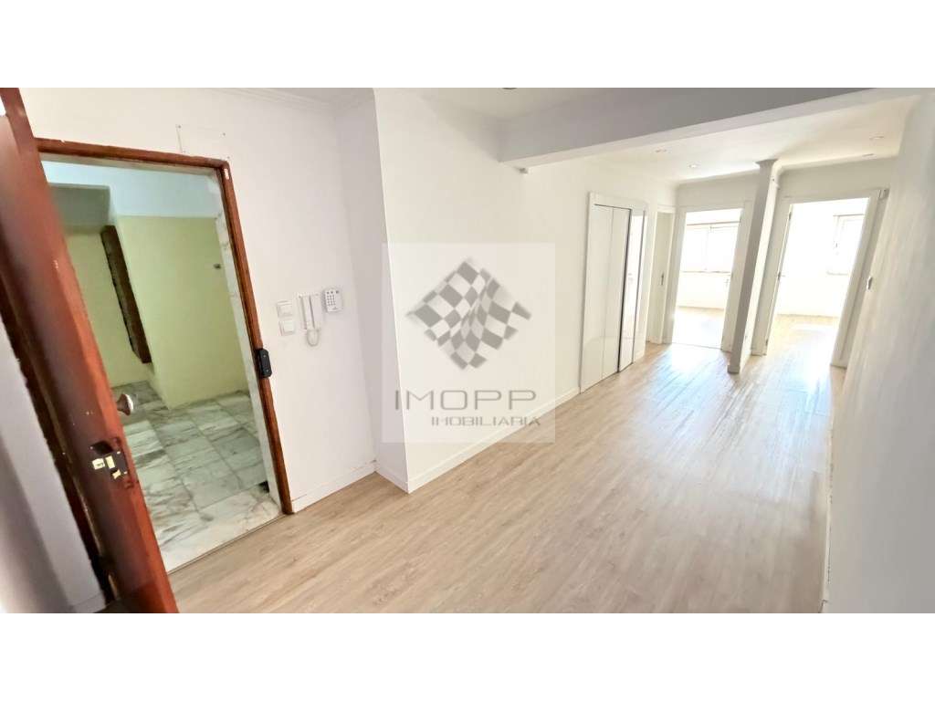 Apartamento T3 na Ramada - Conforto, Funcionalidade e Excelente Loc... - Grande imagem: 3/32