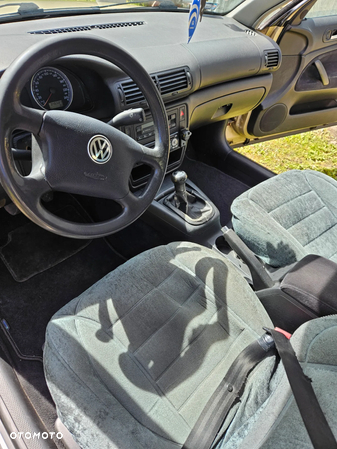 Volkswagen Passat 1.9 TDI Comfortline - 20