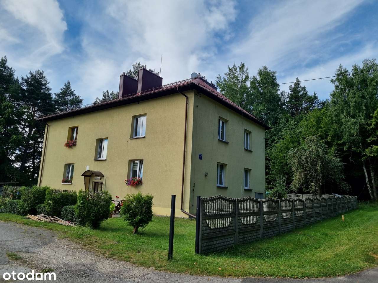 Mieszkanie z widokiem na las, działka i garaż w cenie!-0