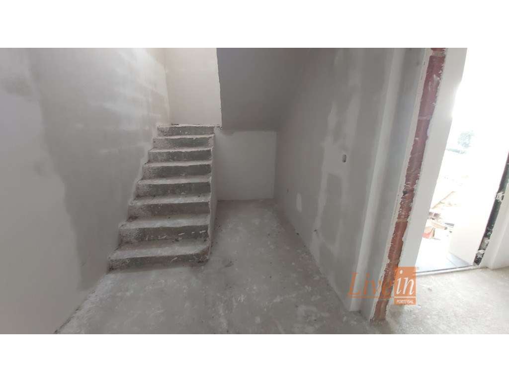 Moradia T4 Nova com Piscina e Jardim em Condomínio Privado em Mafra-30