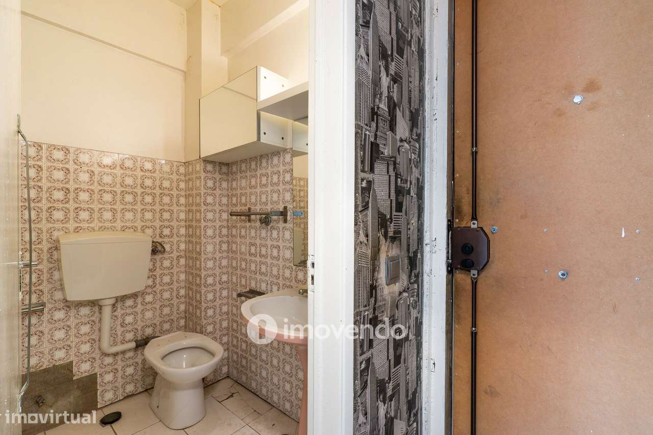 Apartamento T1 para renovação, junto da Praia de Paço de Arcos-18