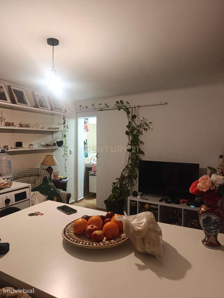 Casa T2 em Almada com 2 casas de banho e boa exposição solar - Grande imagem: 4/23