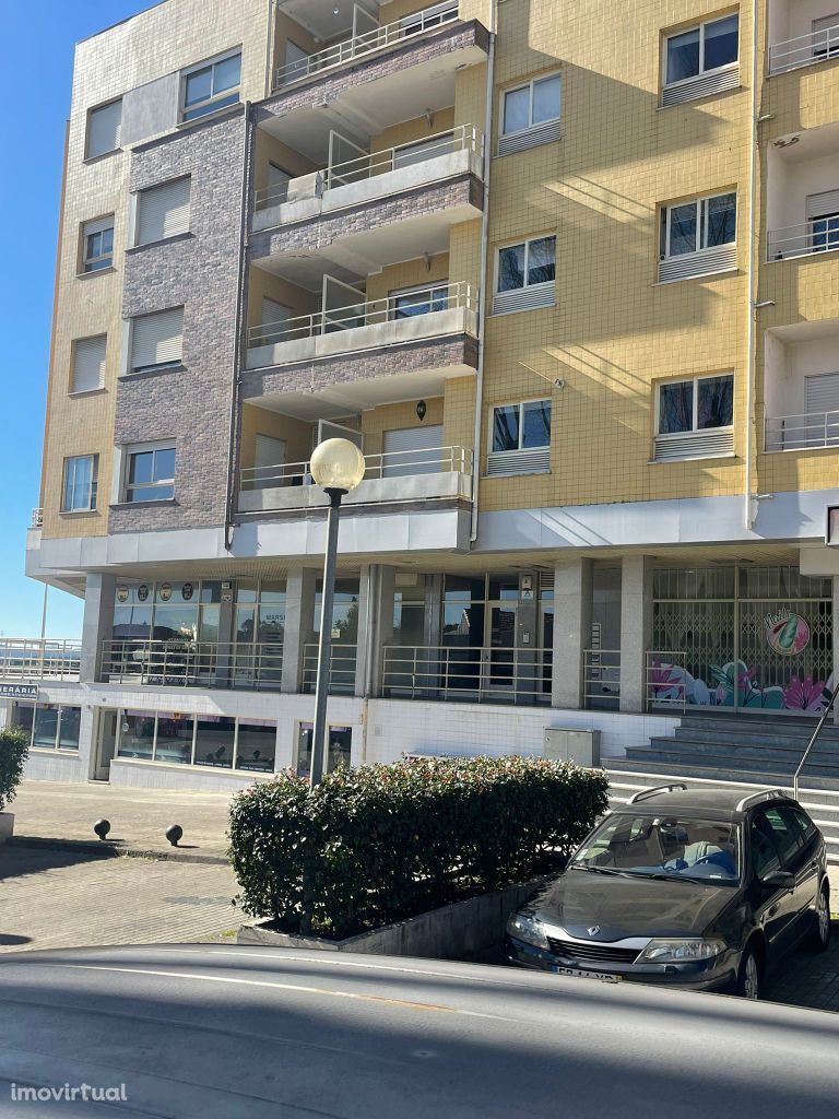 Vende-se Loja em Gondomar Centro Comercial Souto