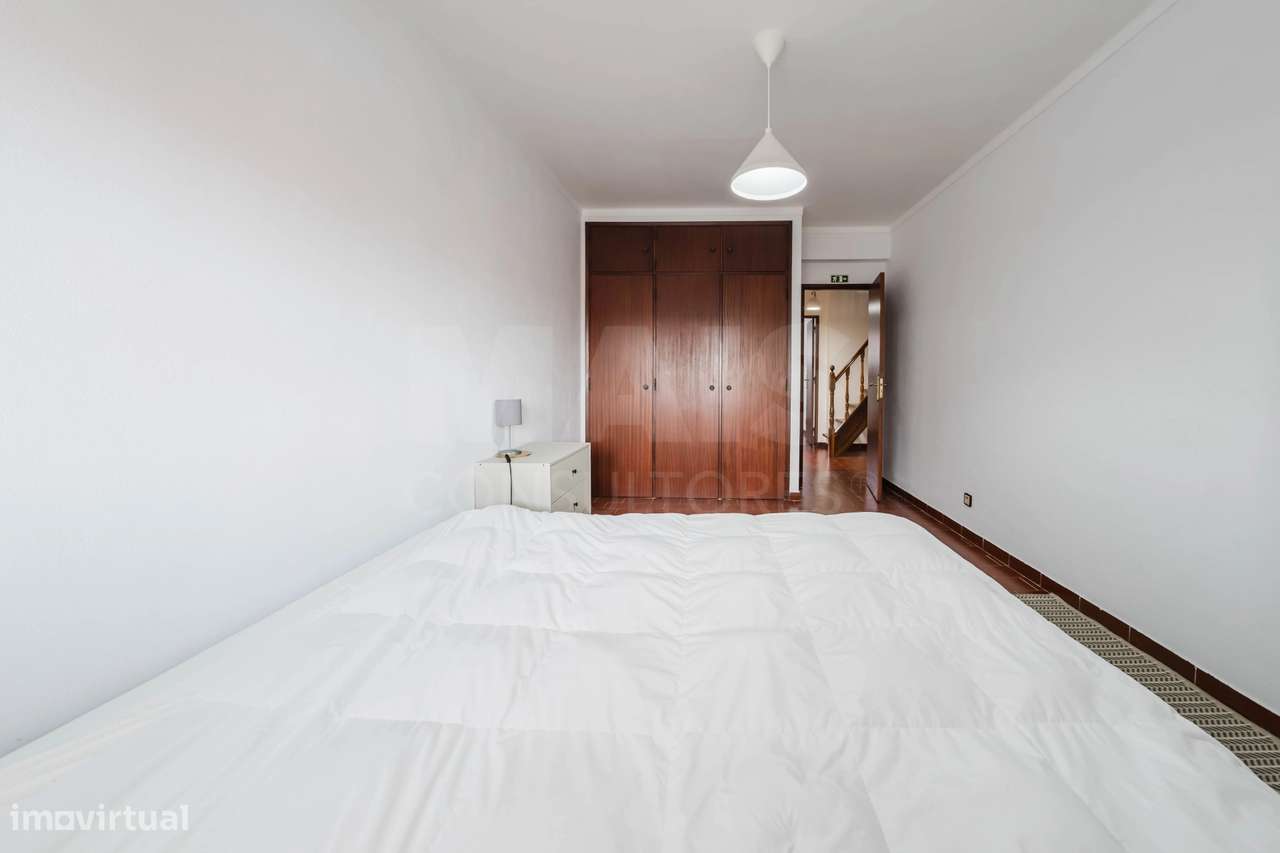 Apartamento T2 com Sótão e Varanda junto à Praia do Baleal-17