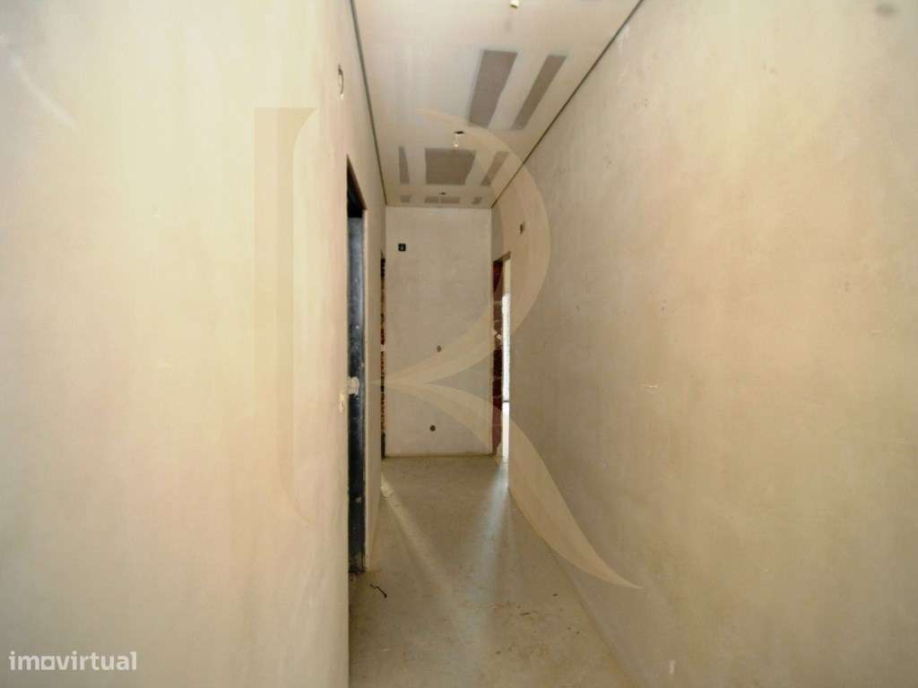 Apartamento T2 novo com elevador e terraço em Santa Marta do Pinhal... - Grande imagem: 4/9