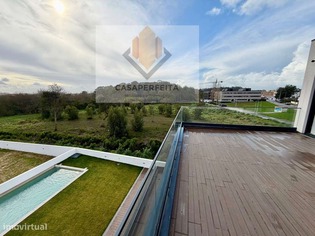 Moradias V5 de Luxo com Piscina, Jardim e Terraços - Praia da Madalena - Grande imagem: 4/28