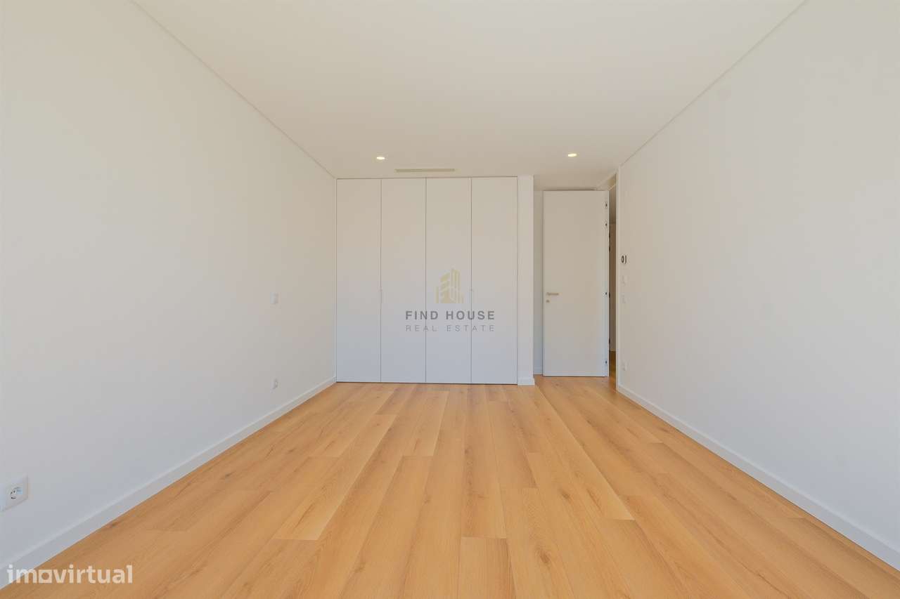 Moradia T4 de luxo em Condomínio Privado com Piscina e Jardim em São P-28