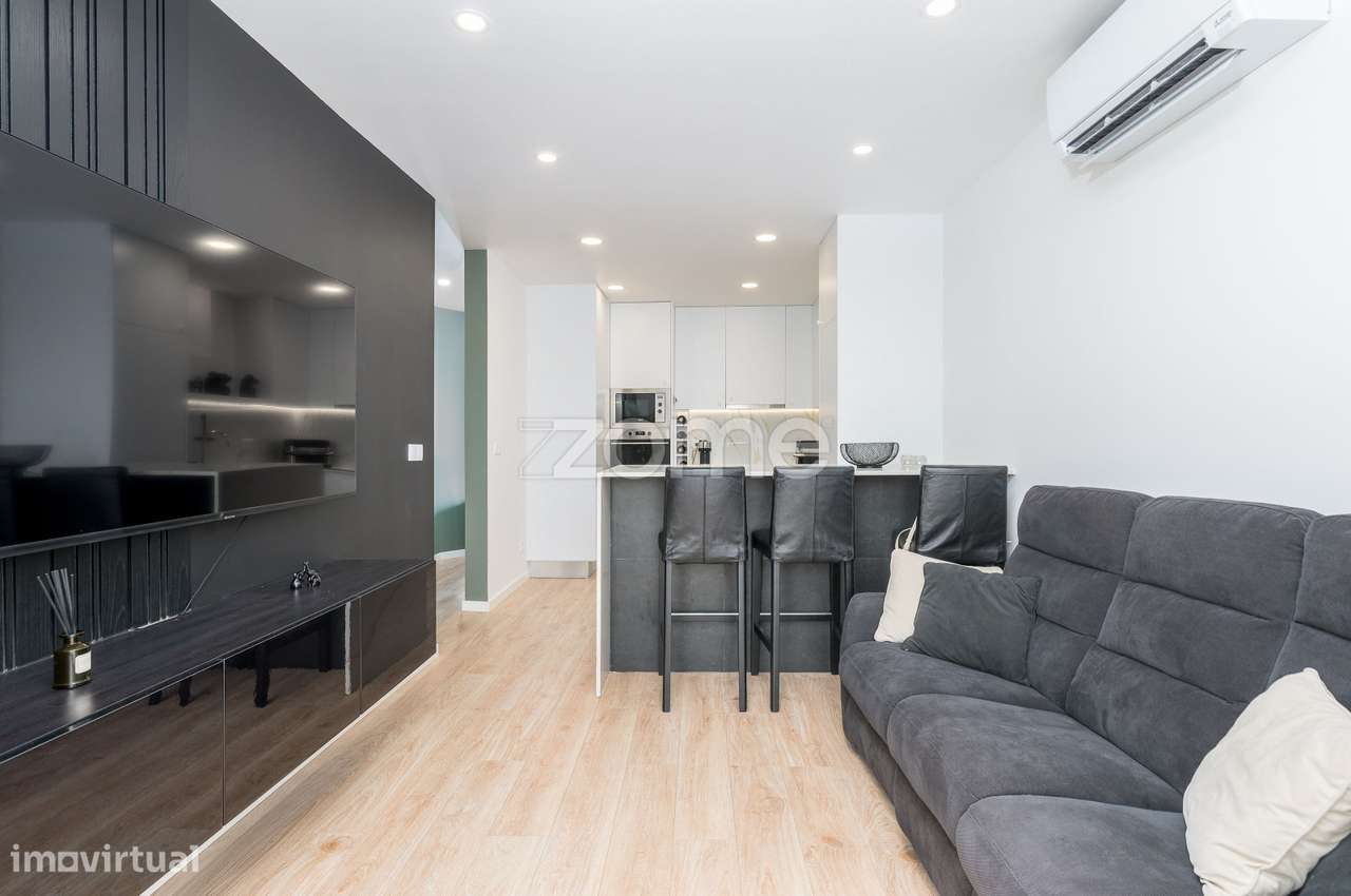 Apartamento T2 com logradouro e anexo.-12