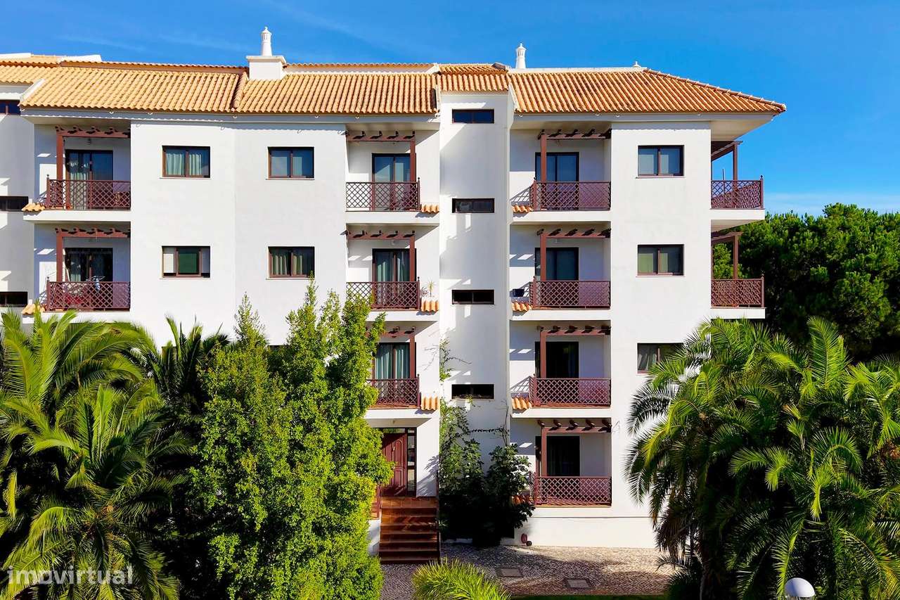 T2 a 500 m da Praia da Falésia com Garagem e Piscina | Albufeira-1