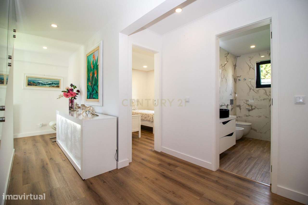 Vivendo o Sonho: Luxuosa Moradia T5 em Albarraque com Espaço de Lazer-27