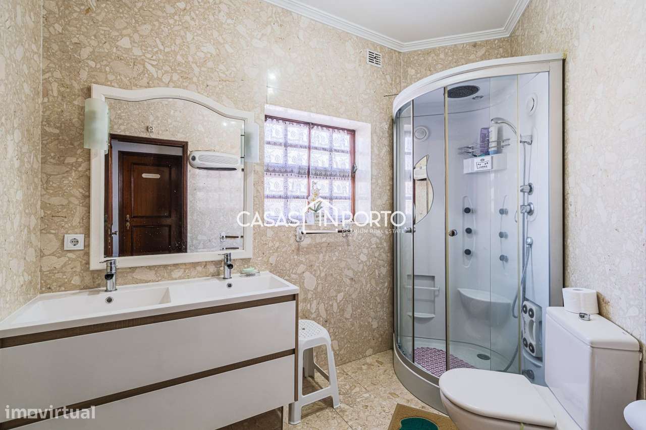 Moradia V5 - Estilo Americano com Piscina e Campo de Ténis – Entre-28