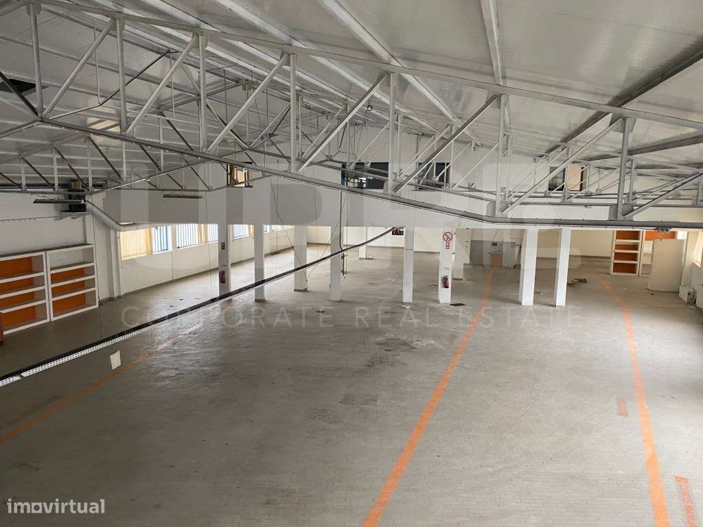 VENDE | Armazém Industrial | S. João Madeira-4