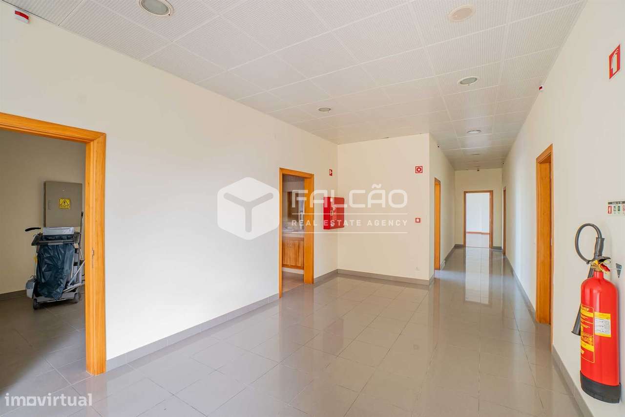 Armazém  Venda em Romeira e Várzea,Santarém-14