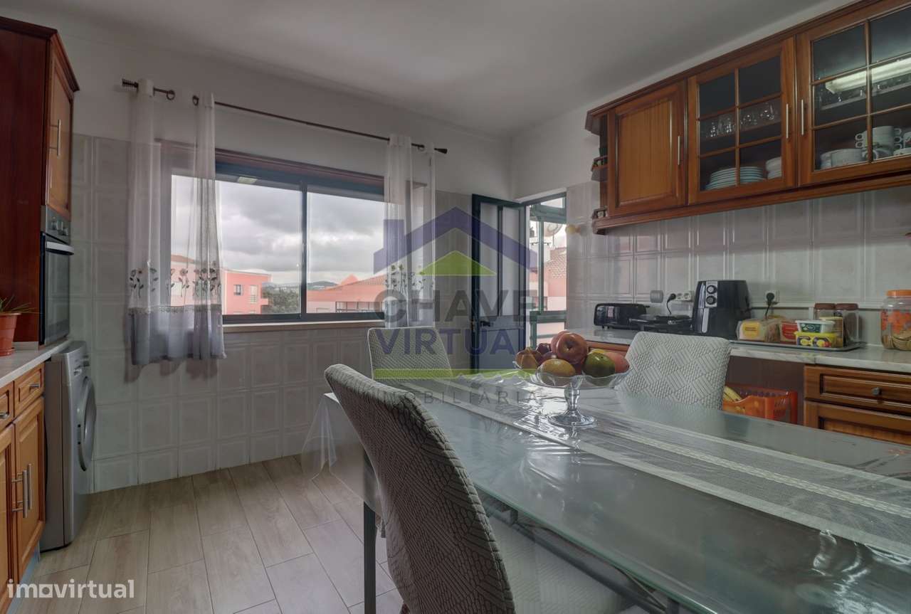 Apartamento T3 com Sótão Amplo - Centro Bombarral-23