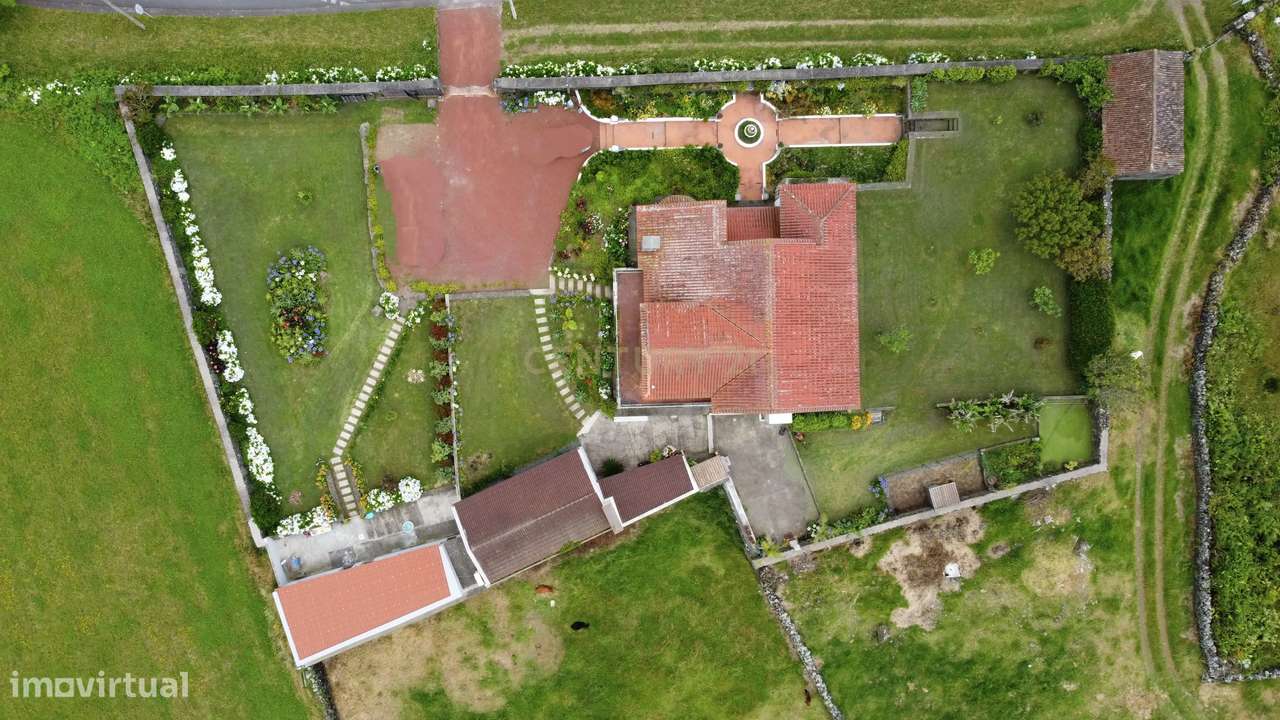 Uma residência excepcional no Pico da Pedra, Ribeira Grande-25