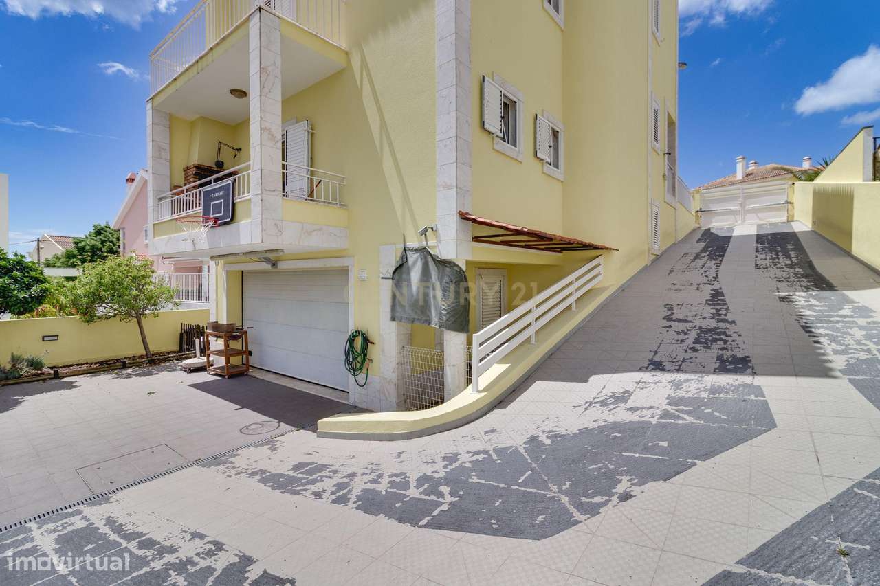 Moradia de Prestígio com 277m² | Garagem | Energia Solar | Feijó, Alma-27