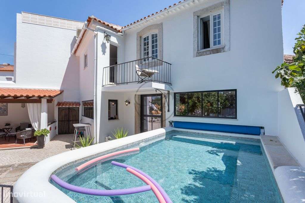 Moradia T5 com jardim e piscina no coração histórico de Azeitão - Grande imagem: 2/58