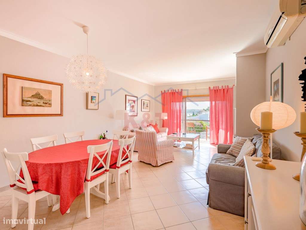 Apartamento T2 com piscina e garagem a 200m do areal-0