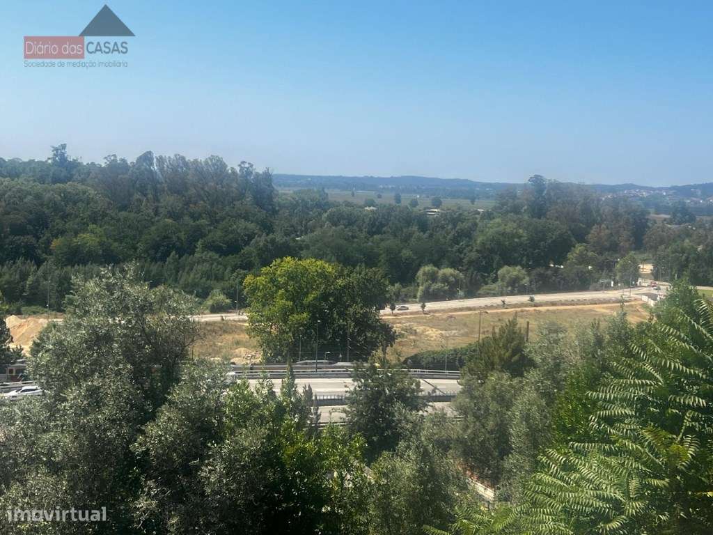 T1 totalmente remodelado com varanda e vista para a Mata do Choupal...-12