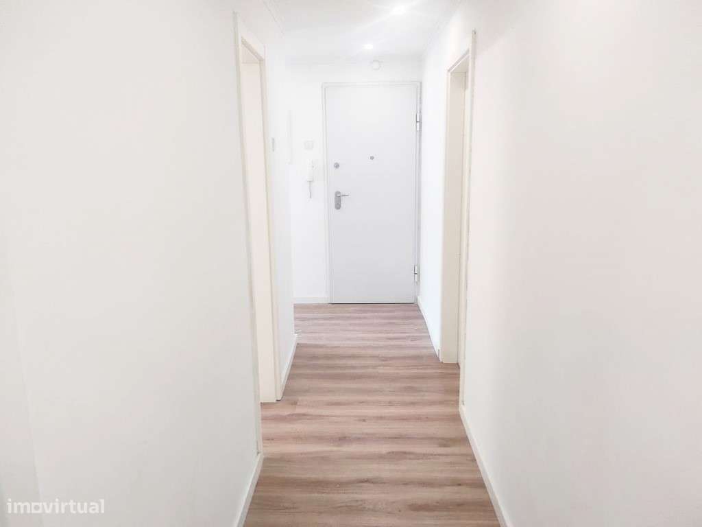 T3 Remodelado Junto á Escola Secundária da Amadora (Liceu)-11