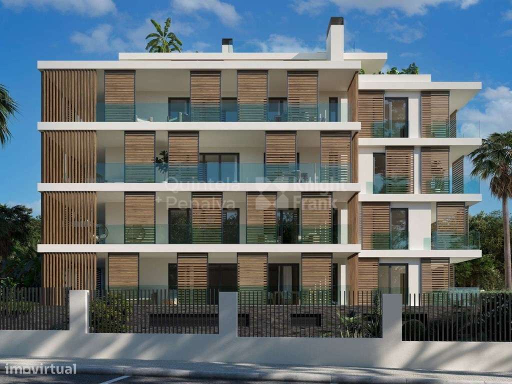 Apartamento T3 com jardim, localizado na Parede, Cascais-35