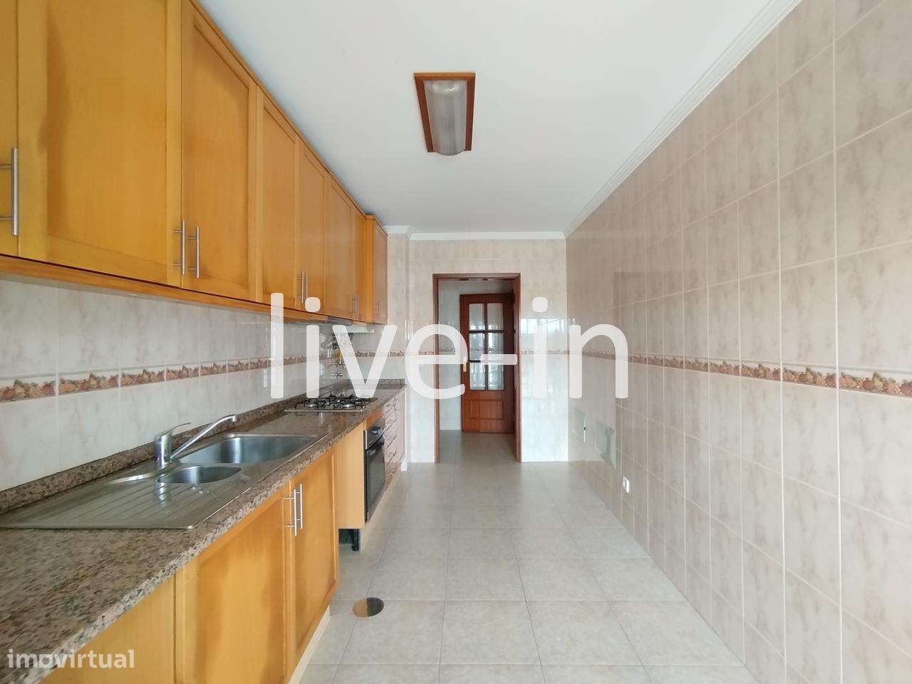 Apartamento T2 com garagem fechada em São Bernardo - Grande imagem: 2/12