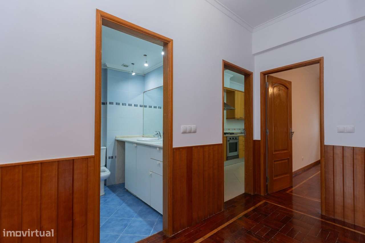 T2 Duplex com 101 m2 e 2 WC – Um apto. diferente na Amadora-31