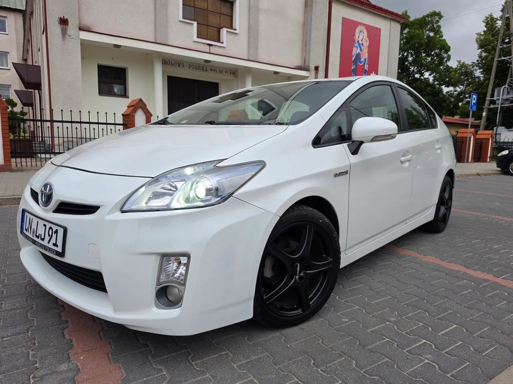 Toyota Prius III (2009-2015) 1.8 HSD Sol 2010