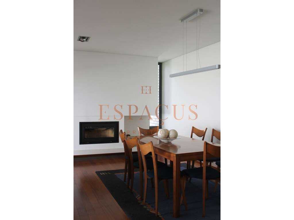 Moradia V4 com Vista Mar - Um Refúgio de Conforto e Elegância-19